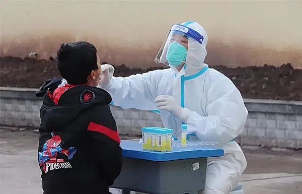 疫情谣言增多干扰民众信心，防疫政策调整引多方杂音