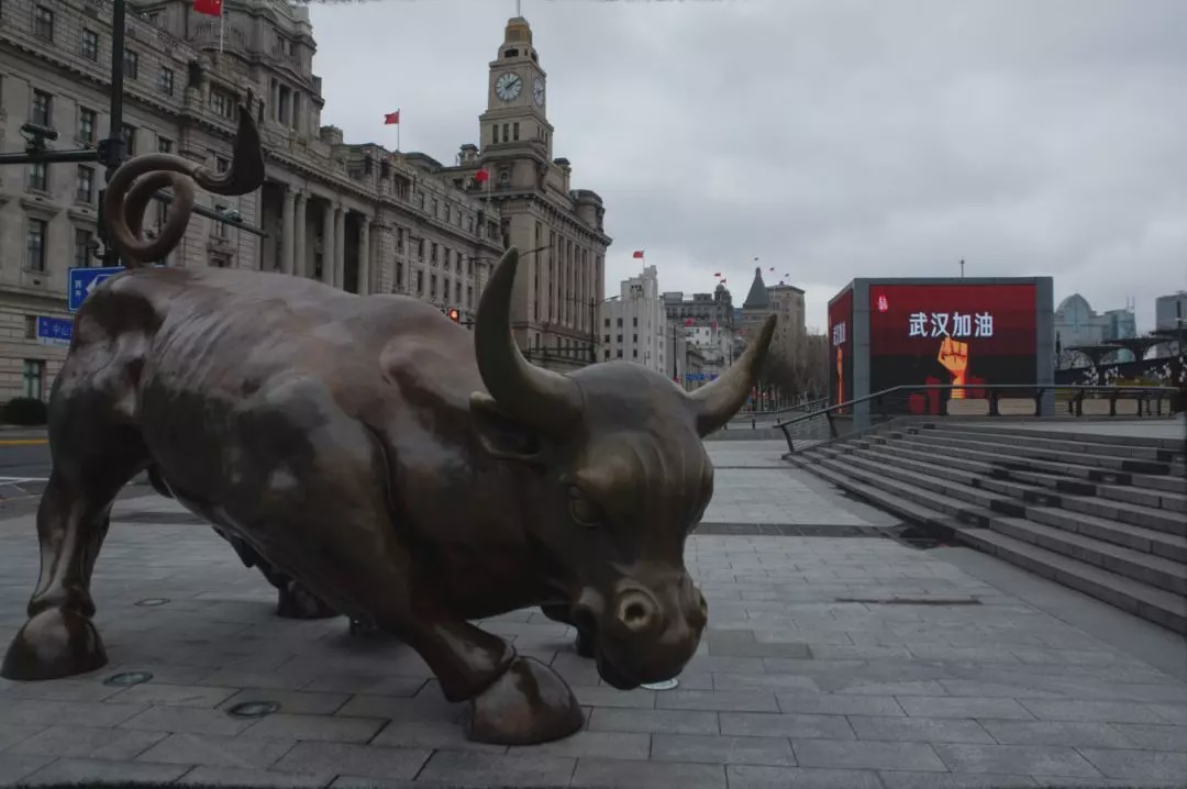 疫情冲击下，春节黄金周消费遇冷，多行业停摆损失大