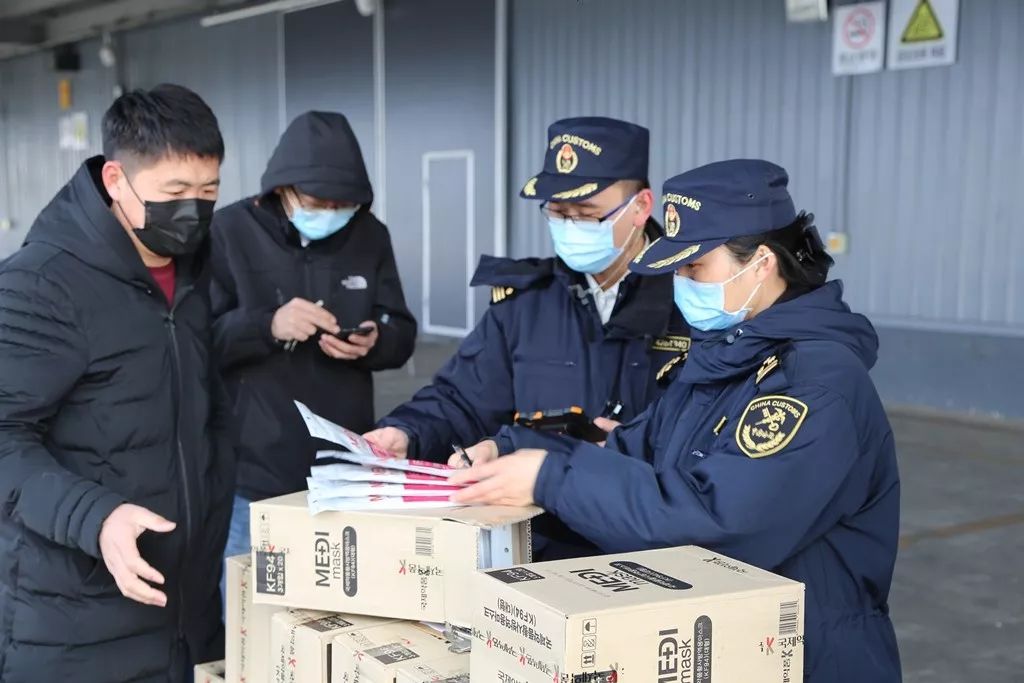 1月29日多地海关快速验放大量疫情防控物资,保障通关
