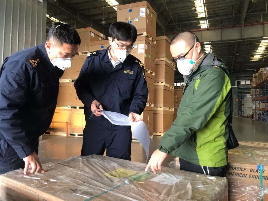 1月29日多地海关快速验放大量疫情防控物资,保障通关
