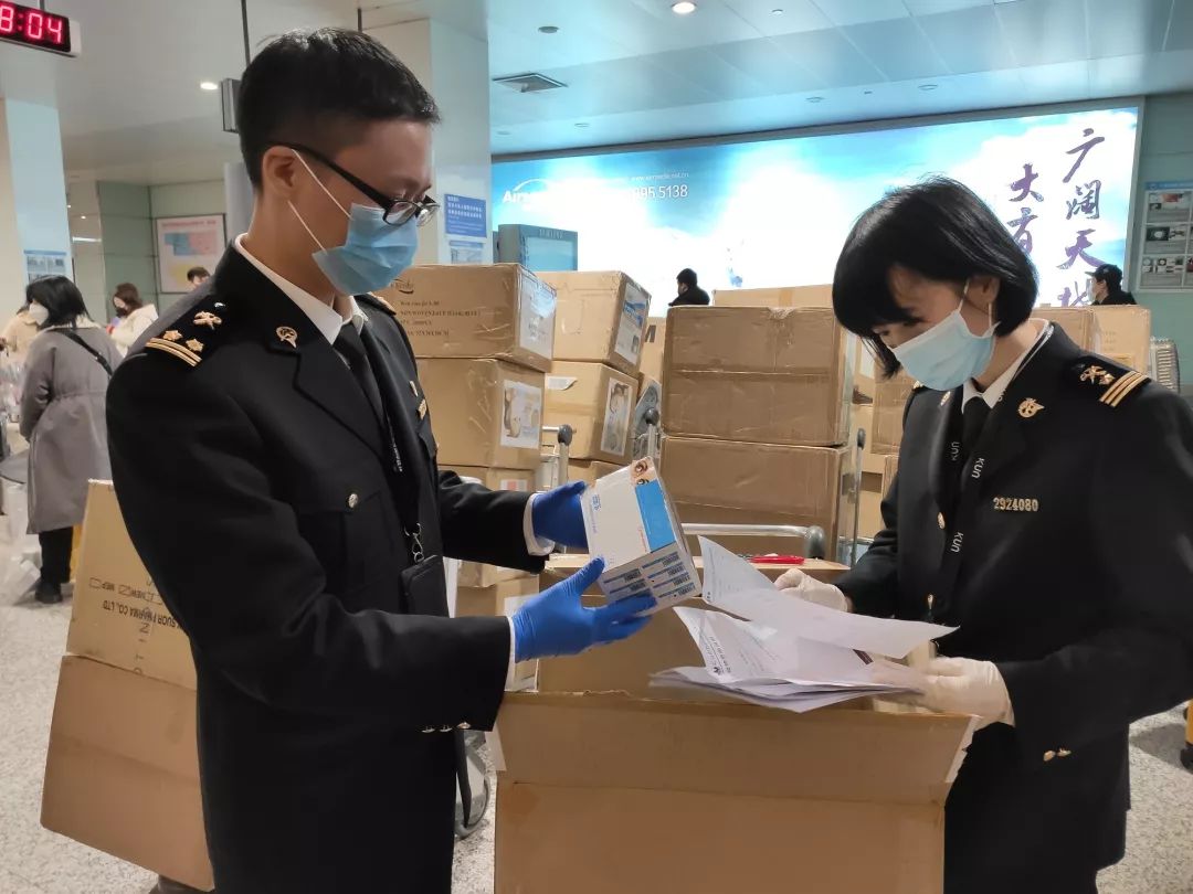1月29日多地海关快速验放大量疫情防控物资,保障通关