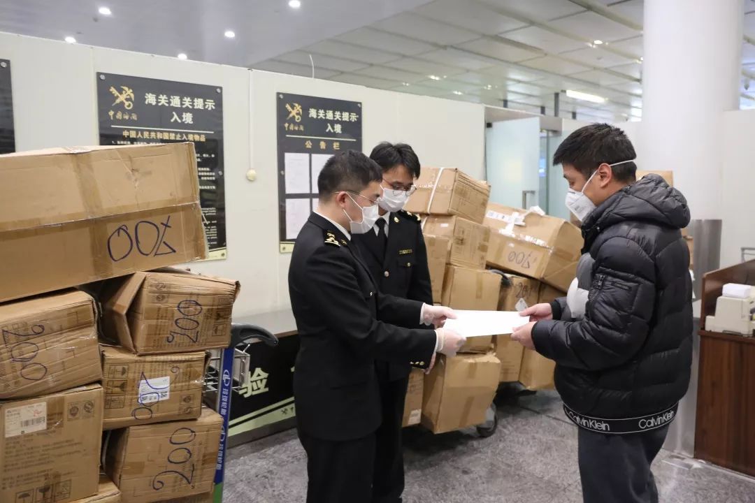 1月29日多地海关快速验放大量疫情防控物资,保障通关