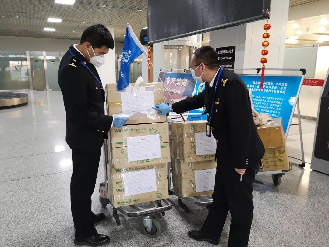 1月29日多地海关快速验放大量疫情防控物资,保障通关