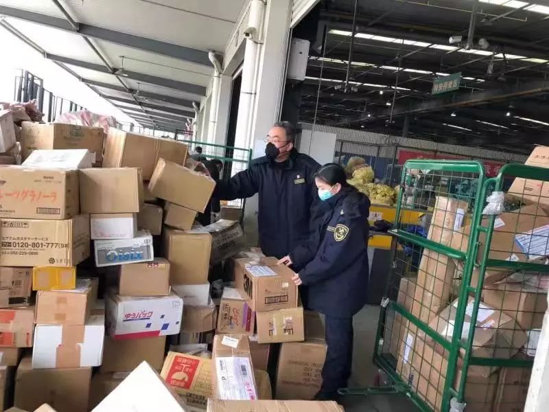 1月29日多地海关快速验放大量疫情防控物资,保障通关