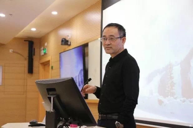 疫情爆发初期人们阅读新闻易情绪起伏,是信息超载所致?