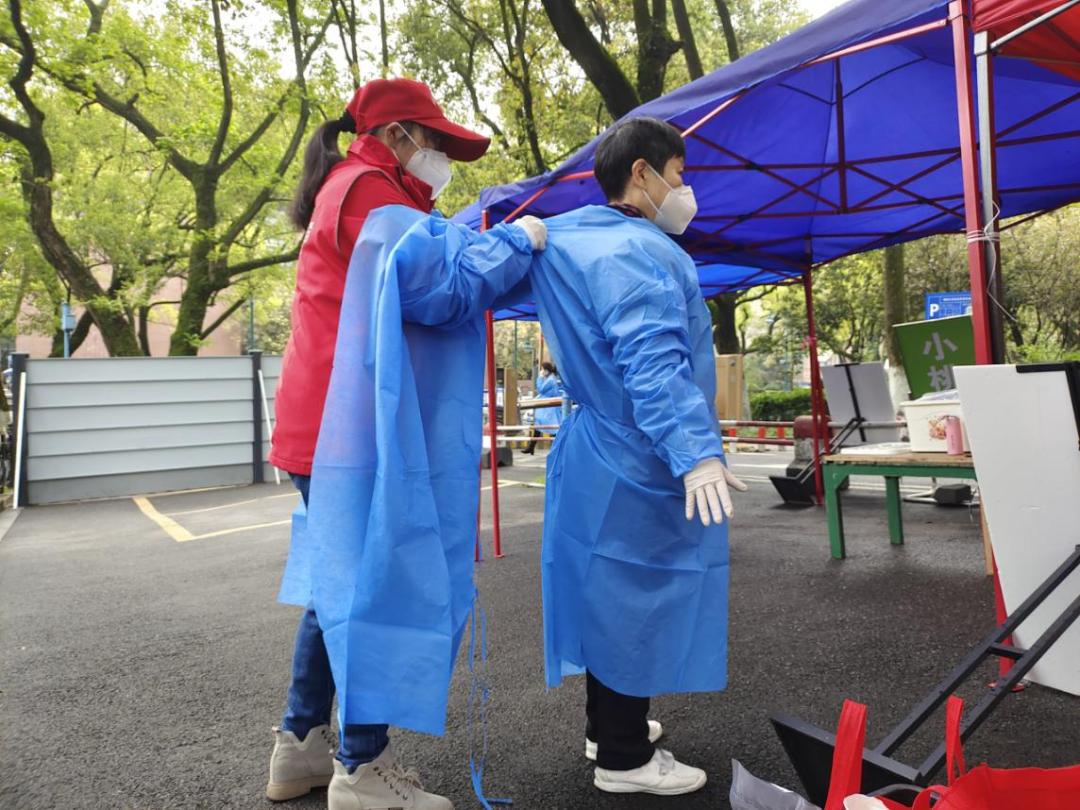 疫情下长沙岳麓区老人:志愿服务、文学创作,生活多姿