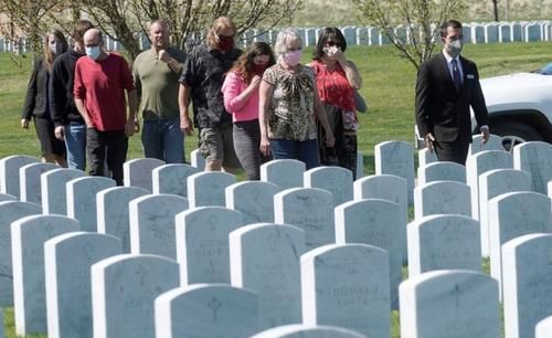 新冠疫情爆发多国损失惨重,美国却拿疫情问题制造政治闹剧