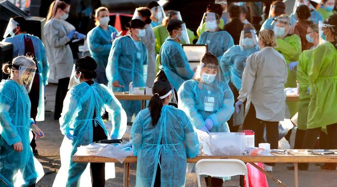 新冠疫情爆发多国损失惨重,美国却拿疫情问题制造政治闹剧