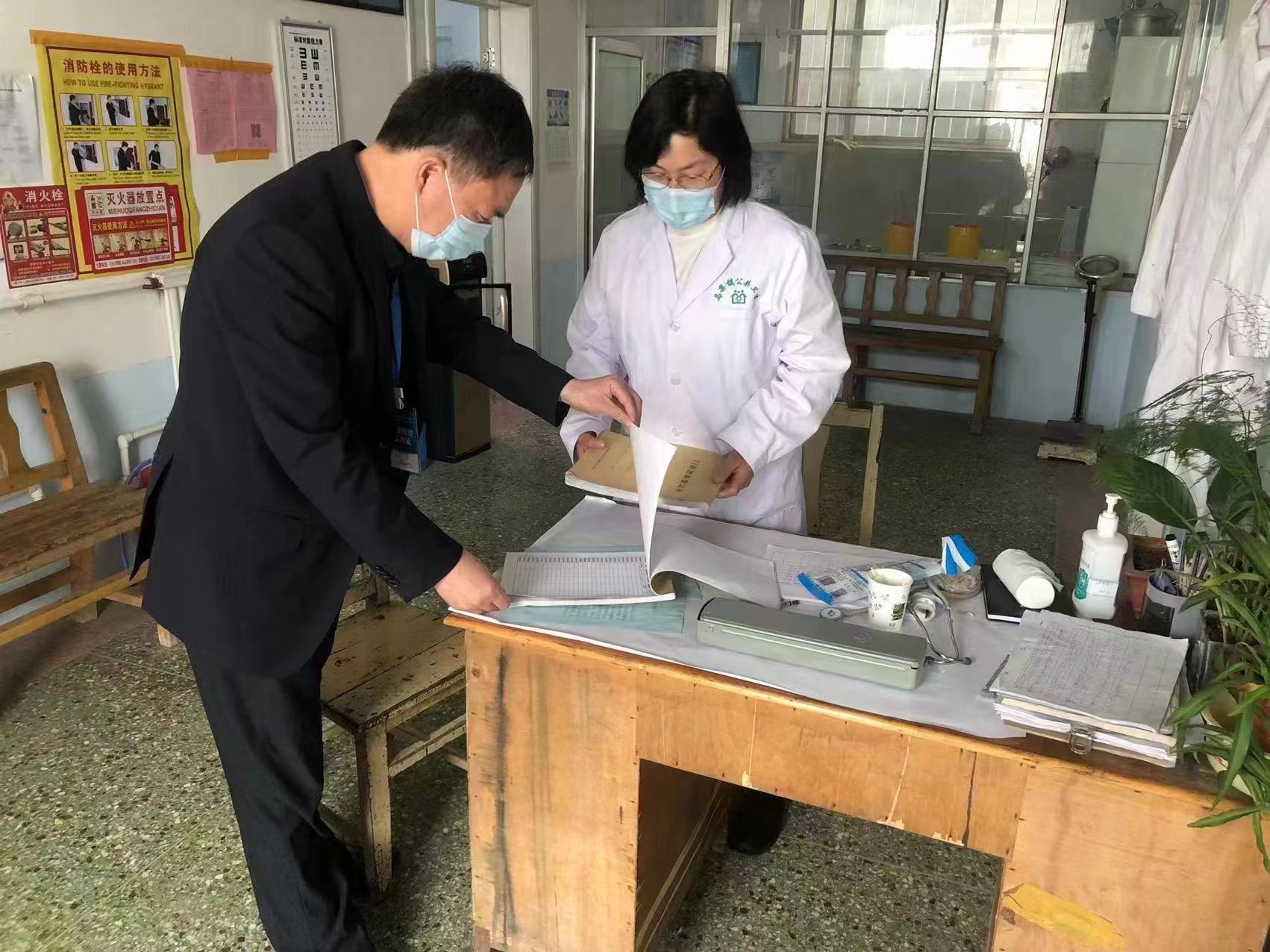 疫情防控形势紧张，驻村第一书记坚守一线积极应对