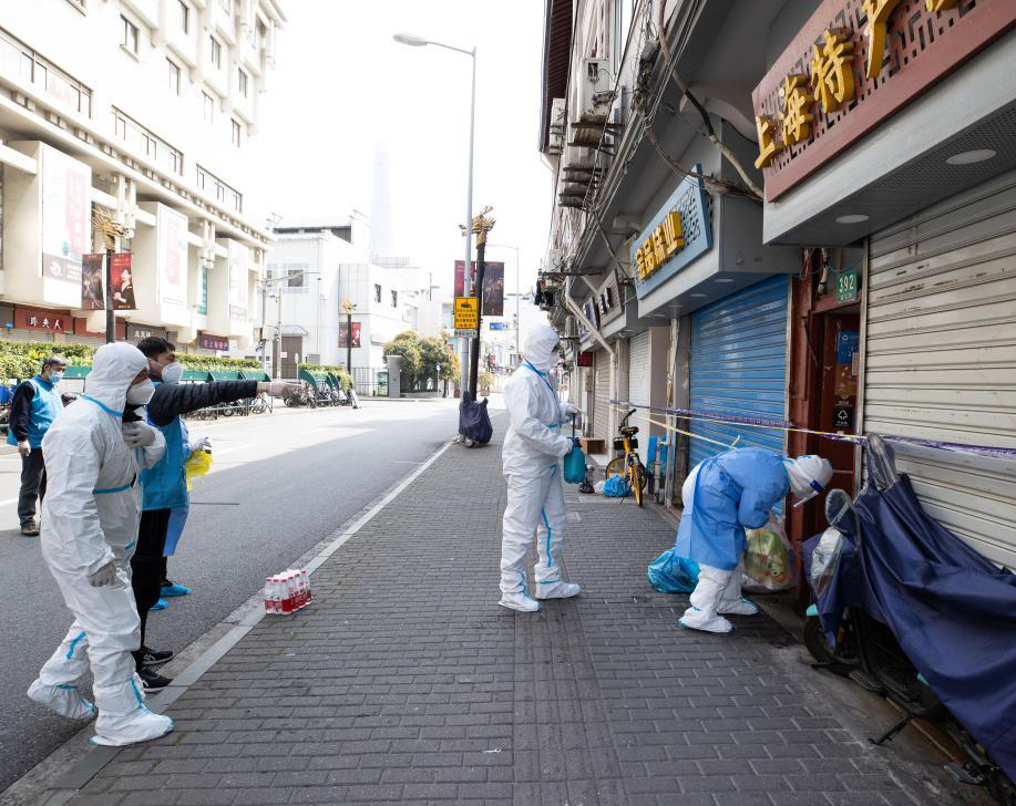 上海疫情封控期:志愿者贴心服务,温暖老人疫情隔离生活