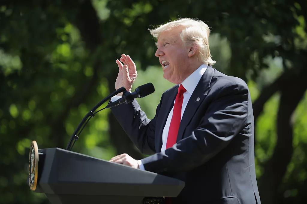 特朗普正在搅乱世界吗?三大经济危机逼近,西方毁长城,恐慌根源暴露