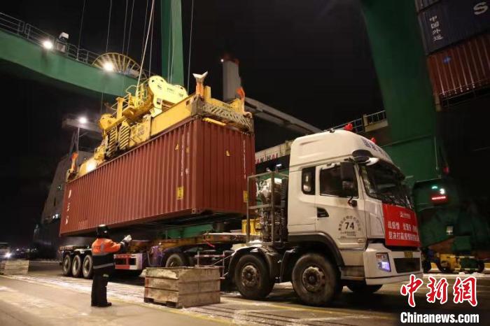 天津港集团连续抢卸发运多批疫情防控救援物资