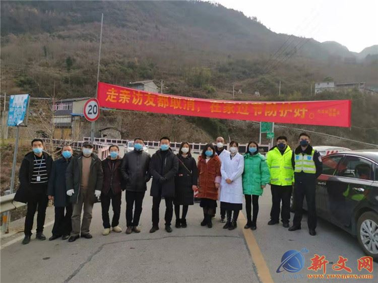 新冠疫情下白鹿镇党员干部坚守一线，筑牢疫情防线