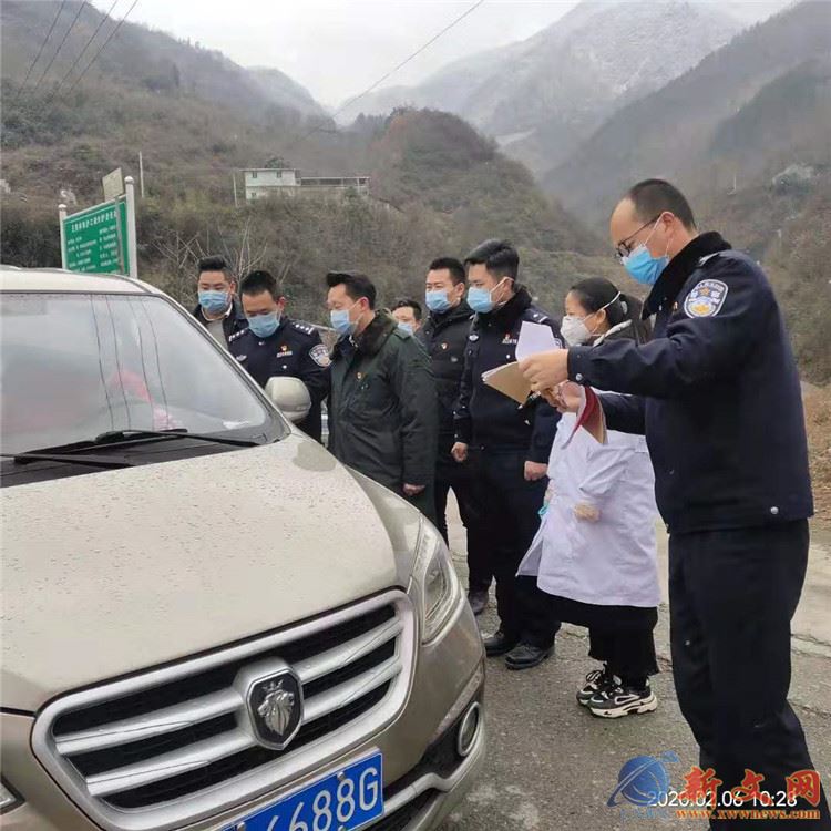 新冠疫情下白鹿镇党员干部坚守一线,筑牢疫情防线