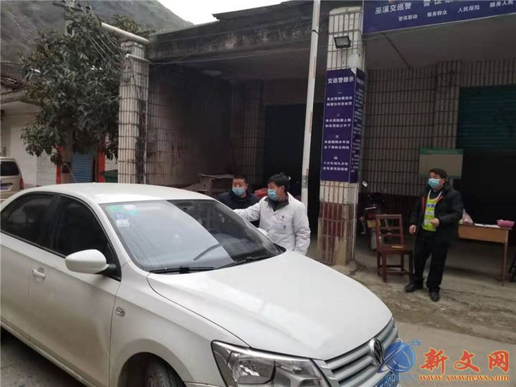 新冠疫情下白鹿镇党员干部坚守一线,筑牢疫情防线