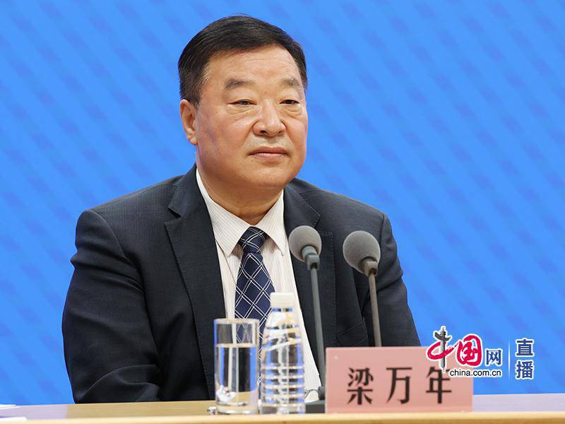 国务院联防联控机制新闻发布会解读疫情防控政策调整要点