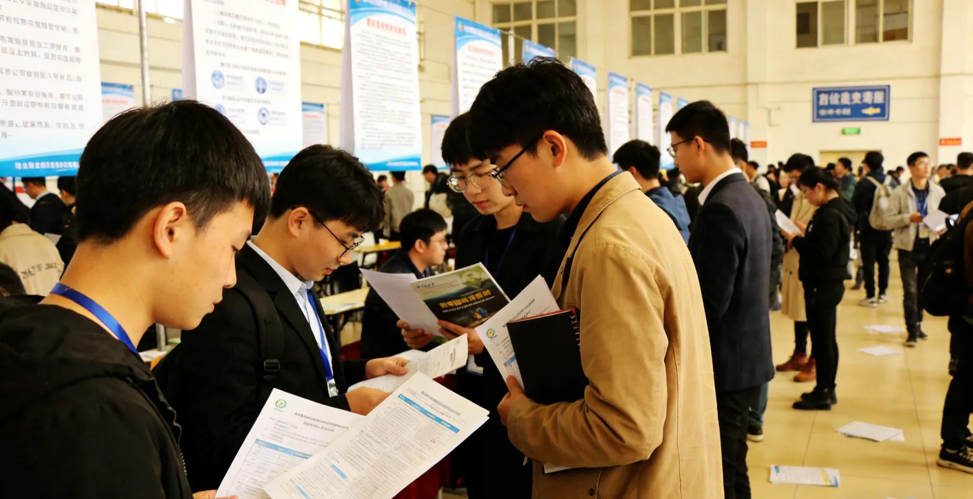 中国高校排名上升背后:国家支持与自身努力的双重作用