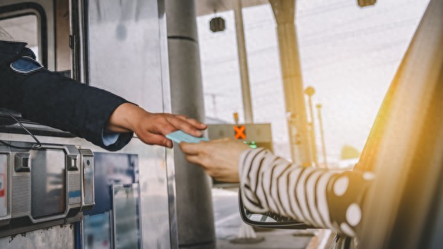 高速收费站拥堵难题:车牌识别真能比ETC更高效吗?