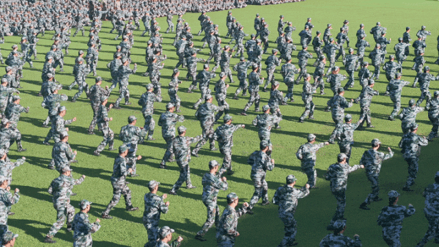 2024年大学军训全攻略:时间地点、物资准备与精彩内容