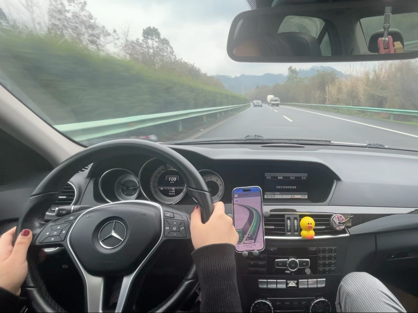 新手高速驾驶易紧张?这些注意事项助你安全驰骋高速路