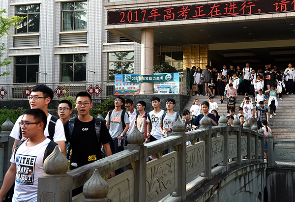 浙江上海高考改革现物理选考人数下降争议，官方回应