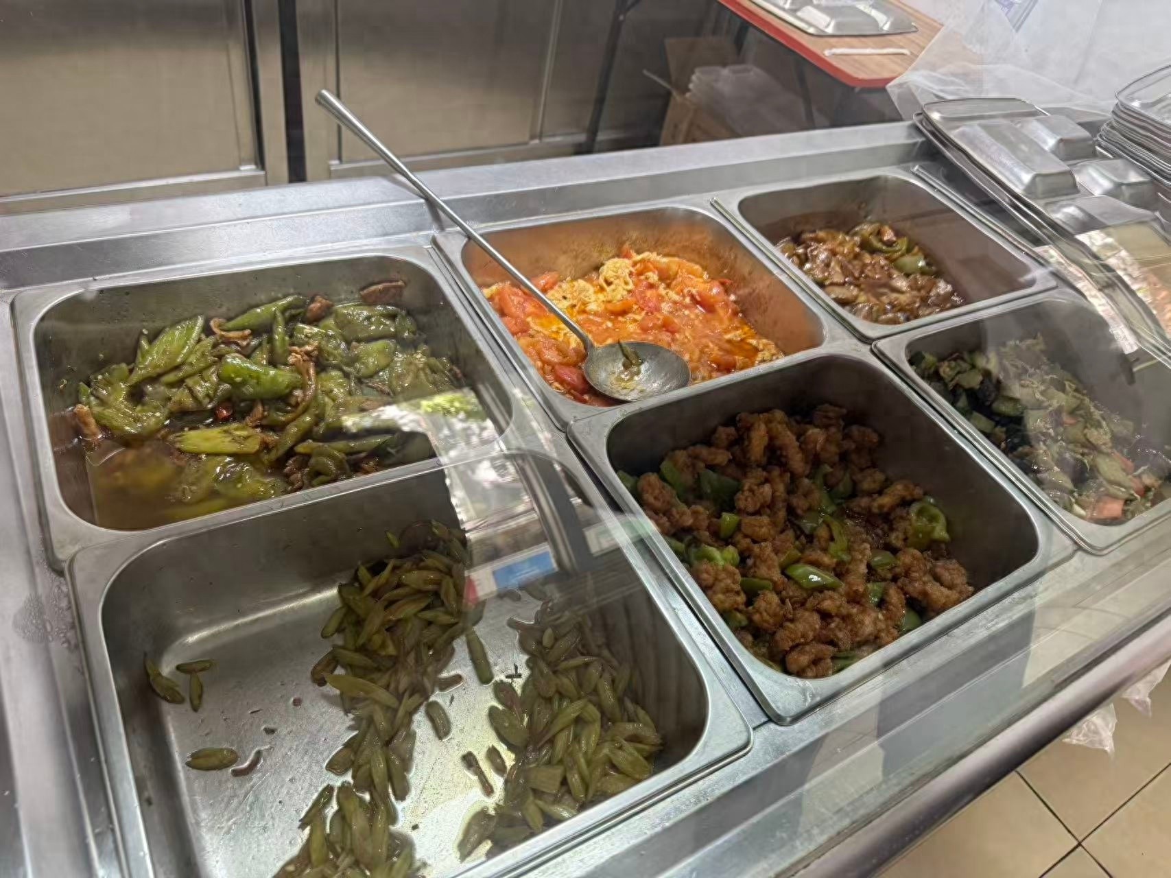 北京多所高校食堂向市民开放，社区食堂也受大家欢迎