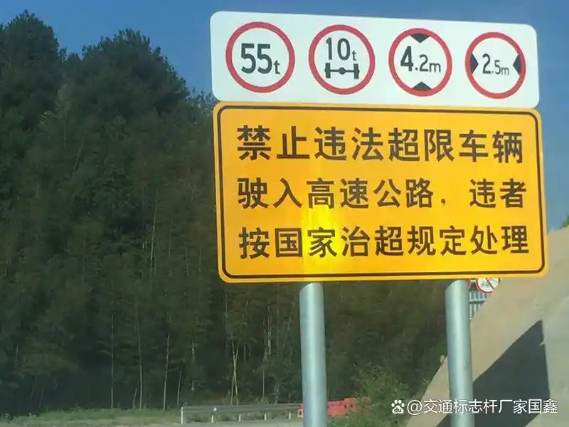 高速路牌作用大,方向指引、安全警示、交通规定全靠它