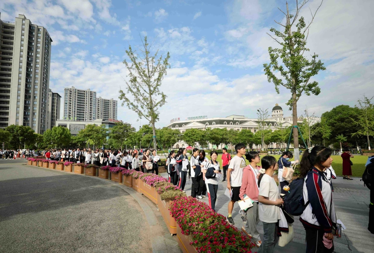 2026 年高考英语听力调整:播放一遍变两遍,影响几何?