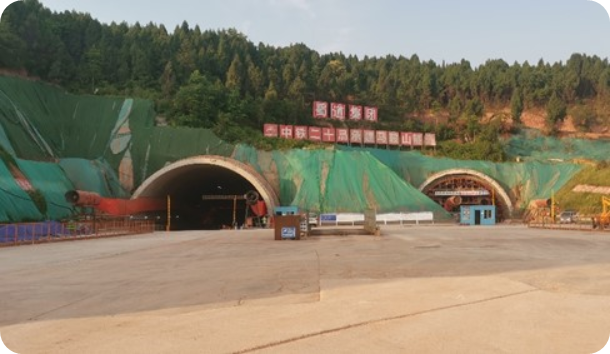 四川首座八车道高速隧道贯通，揭秘背后故事与建造技术