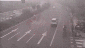 超速行驶危害大,易追尾易翻车,后果严重别忽视