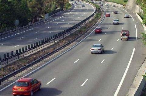 常跑高速易遇事故？记住这4个驾驶技巧，关键时刻能保命