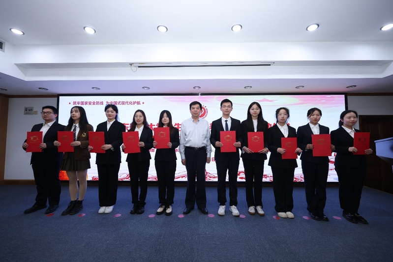 全民国家安全教育日,校外法治导师警示大学生谨防网络犯罪