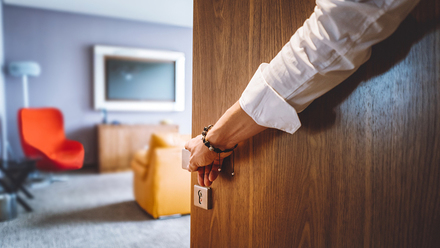 高校开学季!东北大学秦皇岛分校鹏远公寓天价住宿费遭曝光